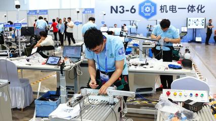 毫厘之間展技藝，智能工廠進(jìn)賽場(chǎng)——106個(gè)賽項(xiàng)亮相第二屆山東省職業(yè)技能大賽網(wǎng)絡(luò)技術(shù)開發(fā)